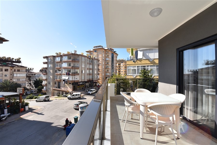 شقة عائلية واسعة - تصميم 5 غرف وصالة - في مركز مدينة الانيا 