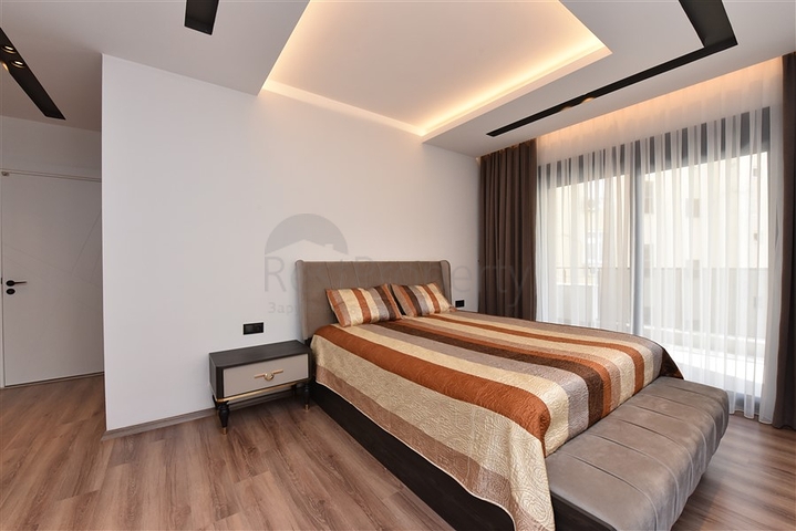 شقة عائلية واسعة - تصميم 5 غرف وصالة - في مركز مدينة الانيا 