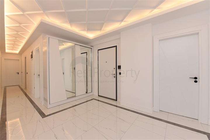 شقة عائلية واسعة - تصميم 5 غرف وصالة - في مركز مدينة الانيا 