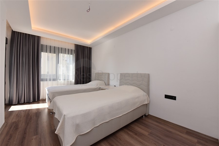 شقة عائلية واسعة - تصميم 5 غرف وصالة - في مركز مدينة الانيا 