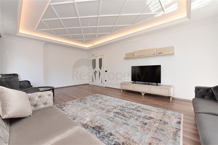 شقة عائلية واسعة - تصميم 5 غرف وصالة - في مركز مدينة الانيا 