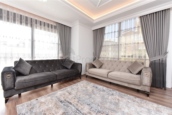 شقة عائلية واسعة - تصميم 5 غرف وصالة - في مركز مدينة الانيا 