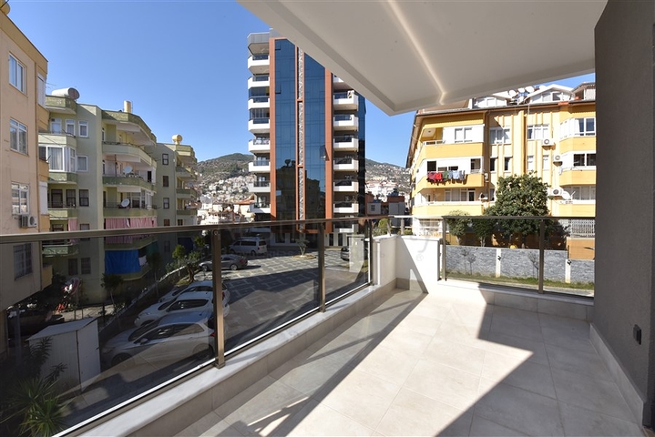 شقة عائلية واسعة - تصميم 5 غرف وصالة - في مركز مدينة الانيا 