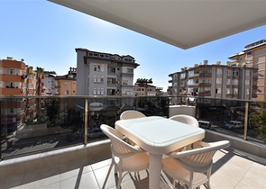 شقة عائلية واسعة - تصميم 5 غرف وصالة - في مركز مدينة الانيا 