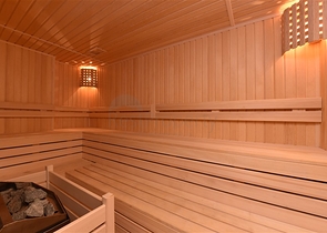 شقة عائلية واسعة - تصميم 5 غرف وصالة - في مركز مدينة الانيا 