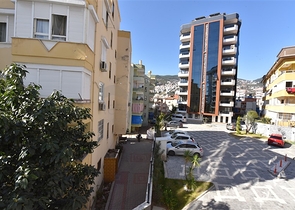 شقة عائلية واسعة - تصميم 5 غرف وصالة - في مركز مدينة الانيا 