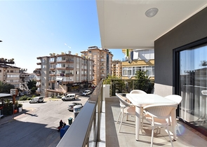 شقة عائلية واسعة - تصميم 5 غرف وصالة - في مركز مدينة الانيا 