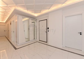 شقة عائلية واسعة - تصميم 5 غرف وصالة - في مركز مدينة الانيا 