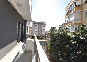 شقة عائلية واسعة - تصميم 5 غرف وصالة - في مركز مدينة الانيا 