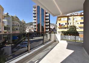 شقة عائلية واسعة - تصميم 5 غرف وصالة - في مركز مدينة الانيا 