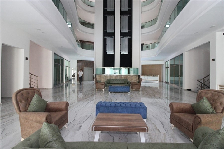 مجمع يضم كافة الخدمات - شقة غرفة وصالة -مؤثثة - في مهموتلار /الانيا 