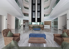 مجمع يضم كافة الخدمات - شقة غرفة وصالة -مؤثثة - في مهموتلار /الانيا 