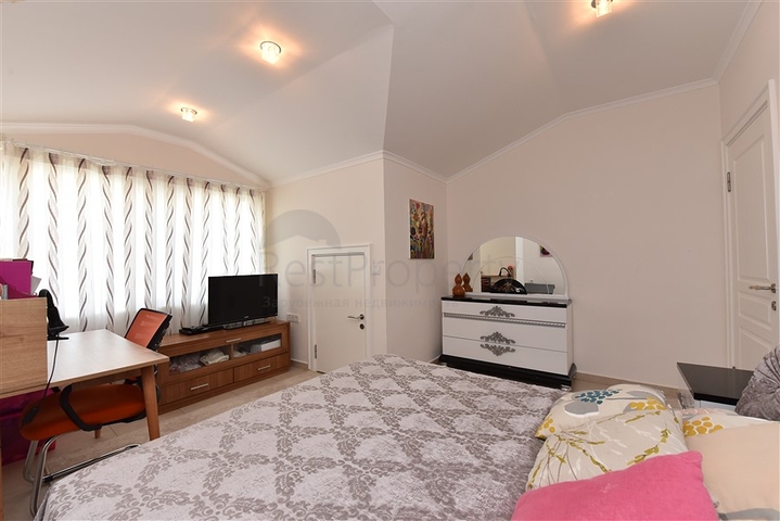 مجمع اول صف على البحر - دوبلكس 4 غرف وصالة -مفروشة -مجمع فاخر - في كاستل / الانيا 