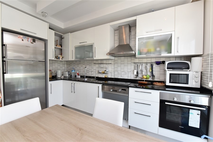 مجمع اول صف على البحر - دوبلكس 4 غرف وصالة -مفروشة -مجمع فاخر - في كاستل / الانيا 