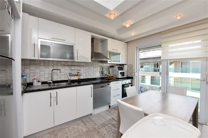 مجمع اول صف على البحر - دوبلكس 4 غرف وصالة -مفروشة -مجمع فاخر - في كاستل / الانيا 