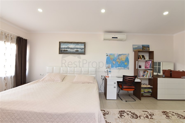 مجمع اول صف على البحر - دوبلكس 4 غرف وصالة -مفروشة -مجمع فاخر - في كاستل / الانيا 