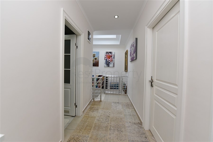 مجمع اول صف على البحر - دوبلكس 4 غرف وصالة -مفروشة -مجمع فاخر - في كاستل / الانيا 