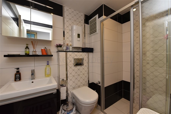 مجمع اول صف على البحر - دوبلكس 4 غرف وصالة -مفروشة -مجمع فاخر - في كاستل / الانيا 