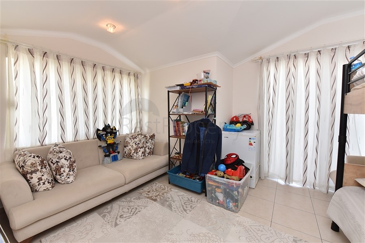 مجمع اول صف على البحر - دوبلكس 4 غرف وصالة -مفروشة -مجمع فاخر - في كاستل / الانيا 