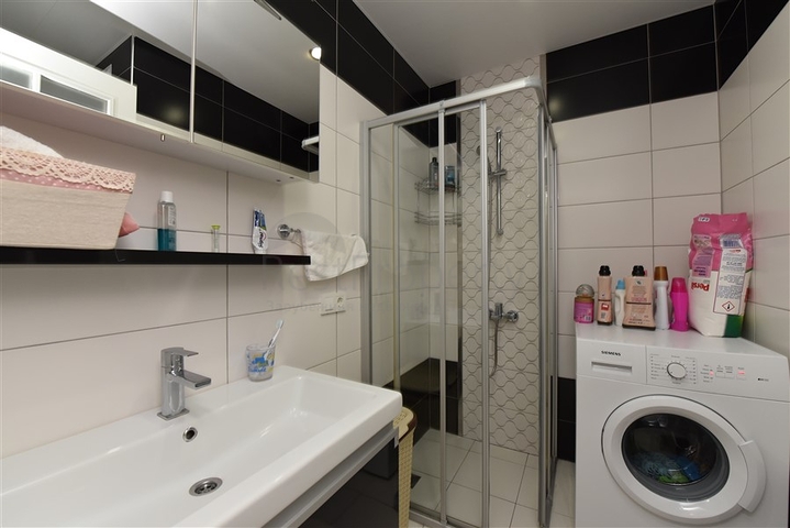 مجمع اول صف على البحر - دوبلكس 4 غرف وصالة -مفروشة -مجمع فاخر - في كاستل / الانيا 