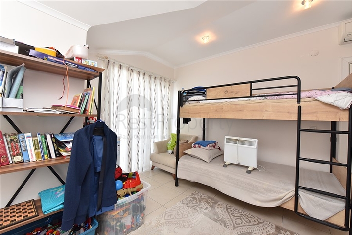 مجمع اول صف على البحر - دوبلكس 4 غرف وصالة -مفروشة -مجمع فاخر - في كاستل / الانيا 