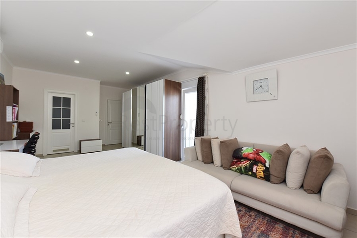 مجمع اول صف على البحر - دوبلكس 4 غرف وصالة -مفروشة -مجمع فاخر - في كاستل / الانيا 