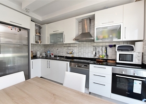 مجمع اول صف على البحر - دوبلكس 4 غرف وصالة -مفروشة -مجمع فاخر - في كاستل / الانيا 