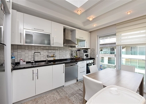 مجمع اول صف على البحر - دوبلكس 4 غرف وصالة -مفروشة -مجمع فاخر - في كاستل / الانيا 