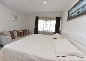 مجمع اول صف على البحر - دوبلكس 4 غرف وصالة -مفروشة -مجمع فاخر - في كاستل / الانيا 