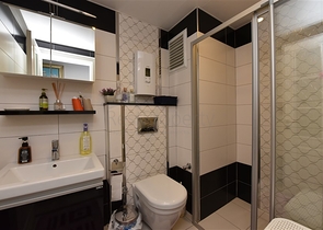 مجمع اول صف على البحر - دوبلكس 4 غرف وصالة -مفروشة -مجمع فاخر - في كاستل / الانيا 