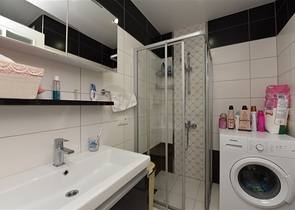 مجمع اول صف على البحر - دوبلكس 4 غرف وصالة -مفروشة -مجمع فاخر - في كاستل / الانيا 