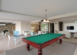 مجمع اول صف على البحر - دوبلكس 4 غرف وصالة -مفروشة -مجمع فاخر - في كاستل / الانيا 