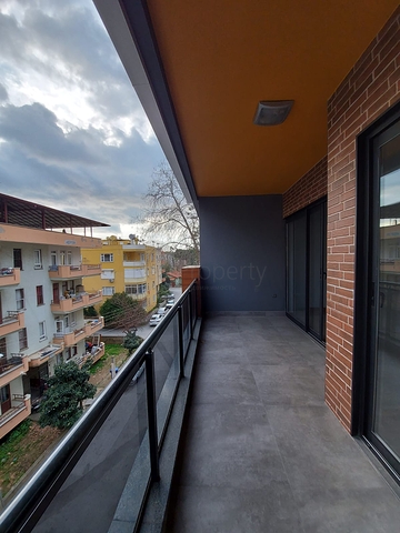 في مركز المدينة -شقة غرفة وصالة - مجمع سكني حديث - الانيا 