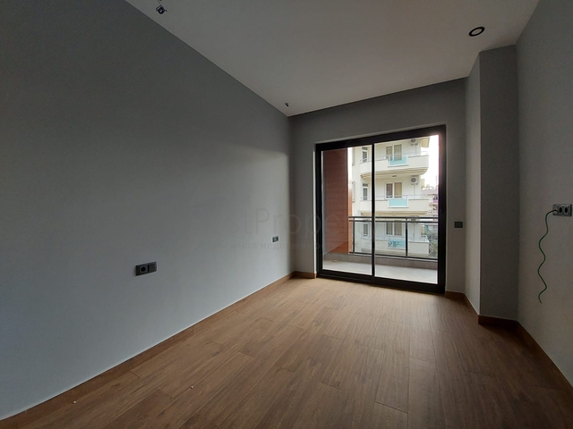 في مركز المدينة -شقة غرفة وصالة - مجمع سكني حديث - الانيا 