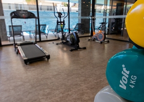 في مركز المدينة -شقة غرفة وصالة - مجمع سكني حديث - الانيا 