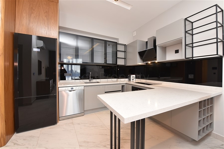 على البحر مباشرة - نظام فندقي - شقة 1+1 - في كارجي جاك / الانيا 