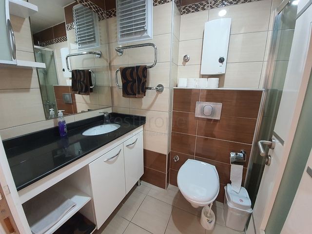 ضمن مجمع يضم كافة الخدمات - شقة 1+1 - في افسلار / الانيا 