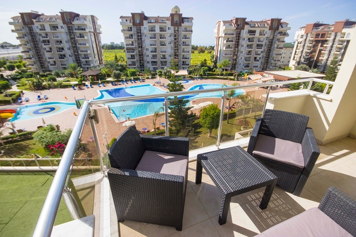 اطلالة على المسبح -شقة 2 غرفة وصالة -ضمن مجمع حديث - في افسلار / الانيا 