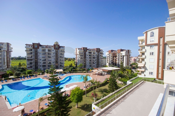 اطلالة على المسبح -شقة 2 غرفة وصالة -ضمن مجمع حديث - في افسلار / الانيا 