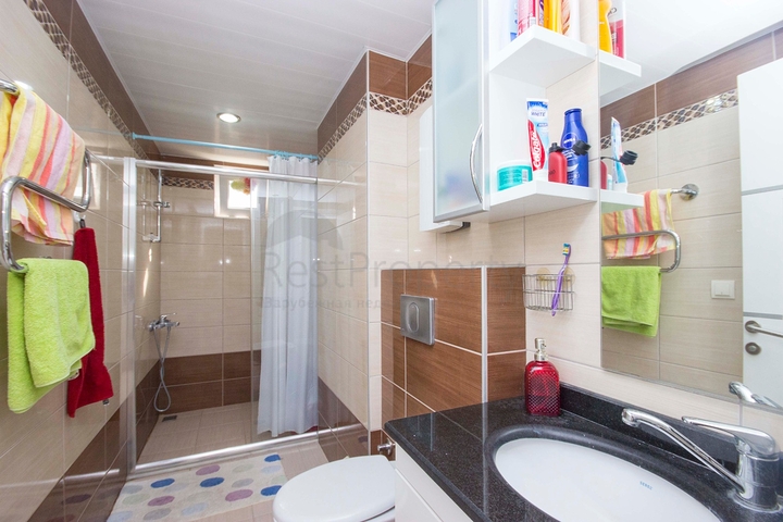 اطلالة على المسبح -شقة 2 غرفة وصالة -ضمن مجمع حديث - في افسلار / الانيا 