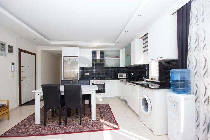 اطلالة على المسبح -شقة 2 غرفة وصالة -ضمن مجمع حديث - في افسلار / الانيا 