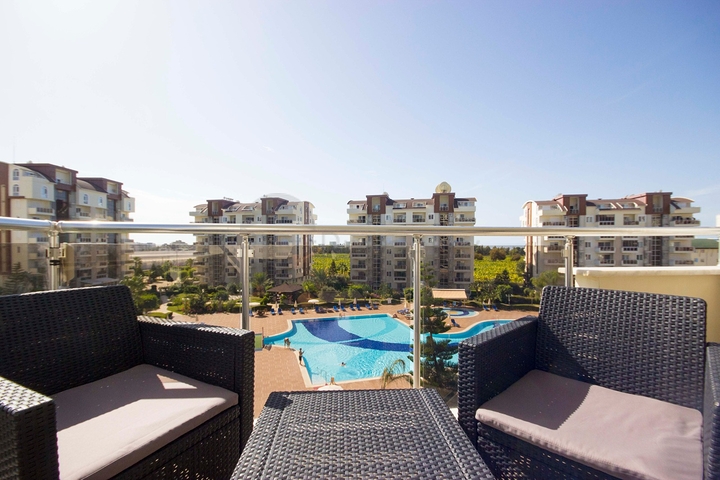 اطلالة على المسبح -شقة 2 غرفة وصالة -ضمن مجمع حديث - في افسلار / الانيا 