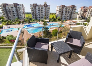 اطلالة على المسبح -شقة 2 غرفة وصالة -ضمن مجمع حديث - في افسلار / الانيا 