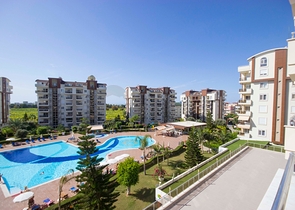 اطلالة على المسبح -شقة 2 غرفة وصالة -ضمن مجمع حديث - في افسلار / الانيا 