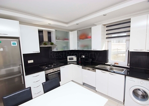 اطلالة على المسبح -شقة 2 غرفة وصالة -ضمن مجمع حديث - في افسلار / الانيا 