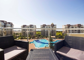 اطلالة على المسبح -شقة 2 غرفة وصالة -ضمن مجمع حديث - في افسلار / الانيا 