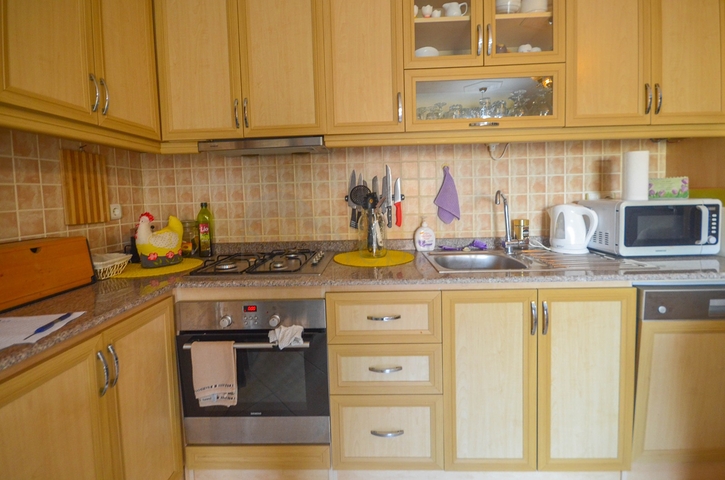 على شارع بارباروس الحيوي - شقة 2 غرفة وصالة - مفروشة - في مهموتلار / الانيا 