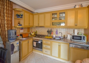 على شارع بارباروس الحيوي - شقة 2 غرفة وصالة - مفروشة - في مهموتلار / الانيا 