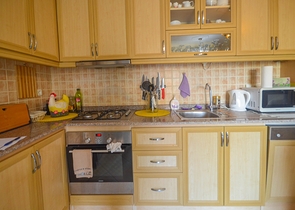 على شارع بارباروس الحيوي - شقة 2 غرفة وصالة - مفروشة - في مهموتلار / الانيا 