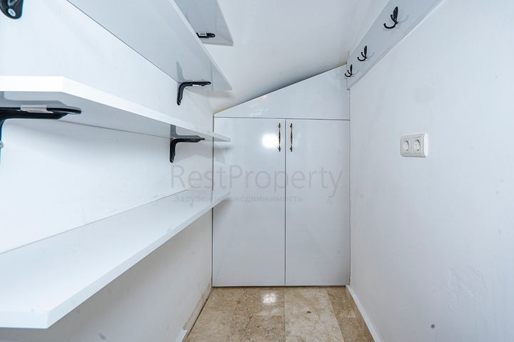 اطلالة بحر وقلعة - فيلا مستقلة - 3 غرف وصالة - في مركز الانيا 